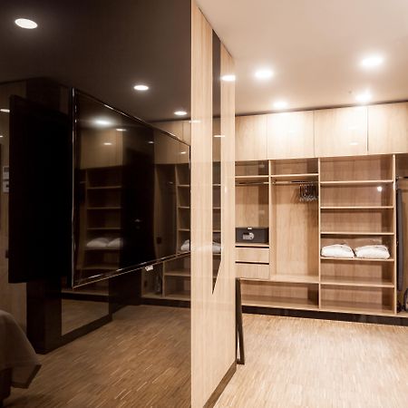 Hotel Platinia Kluż-Napoka Zewnętrze zdjęcie A walk-in closet