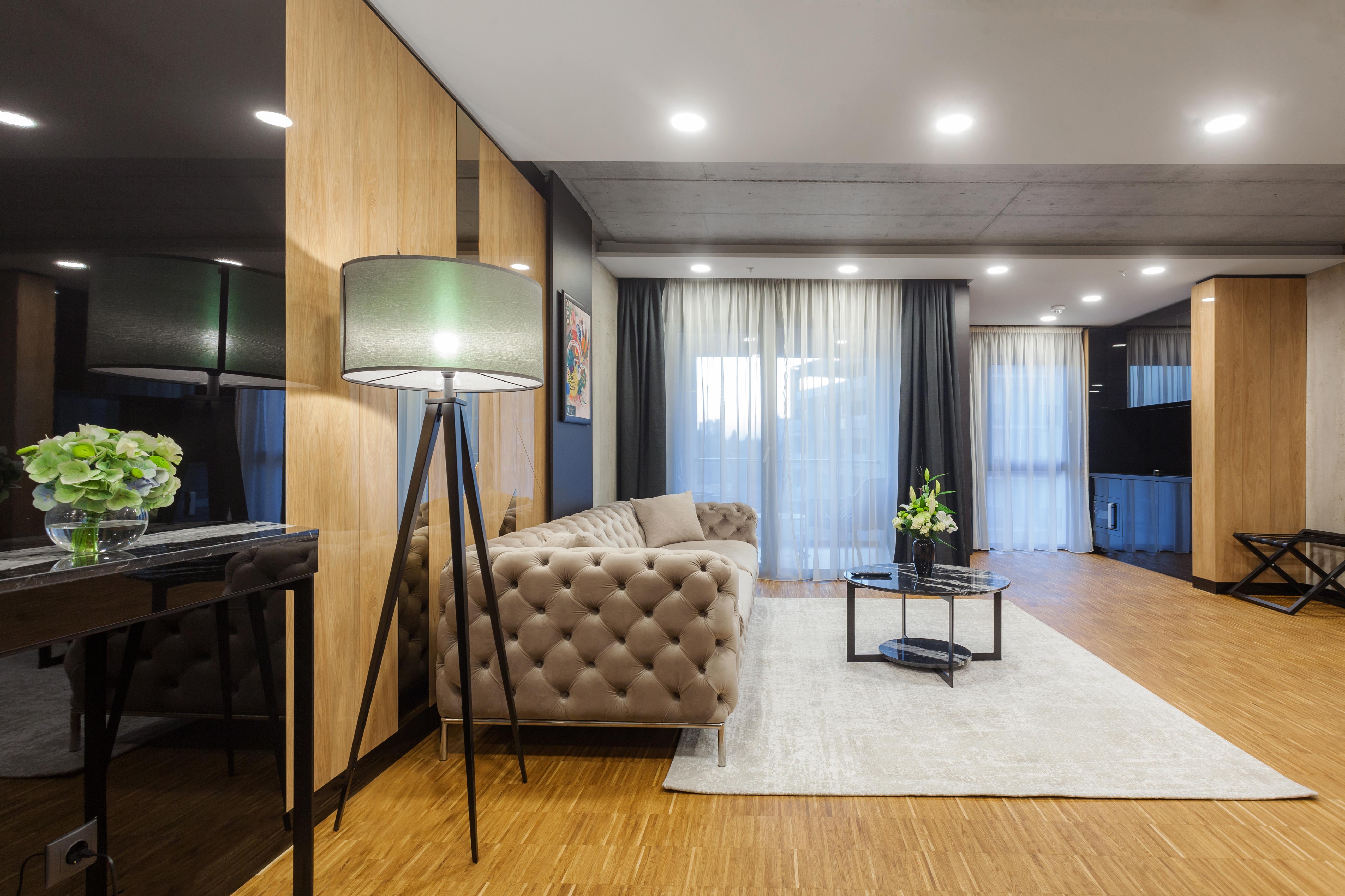 Hotel Platinia Kluż-Napoka Zewnętrze zdjęcie A living room in a modern apartment