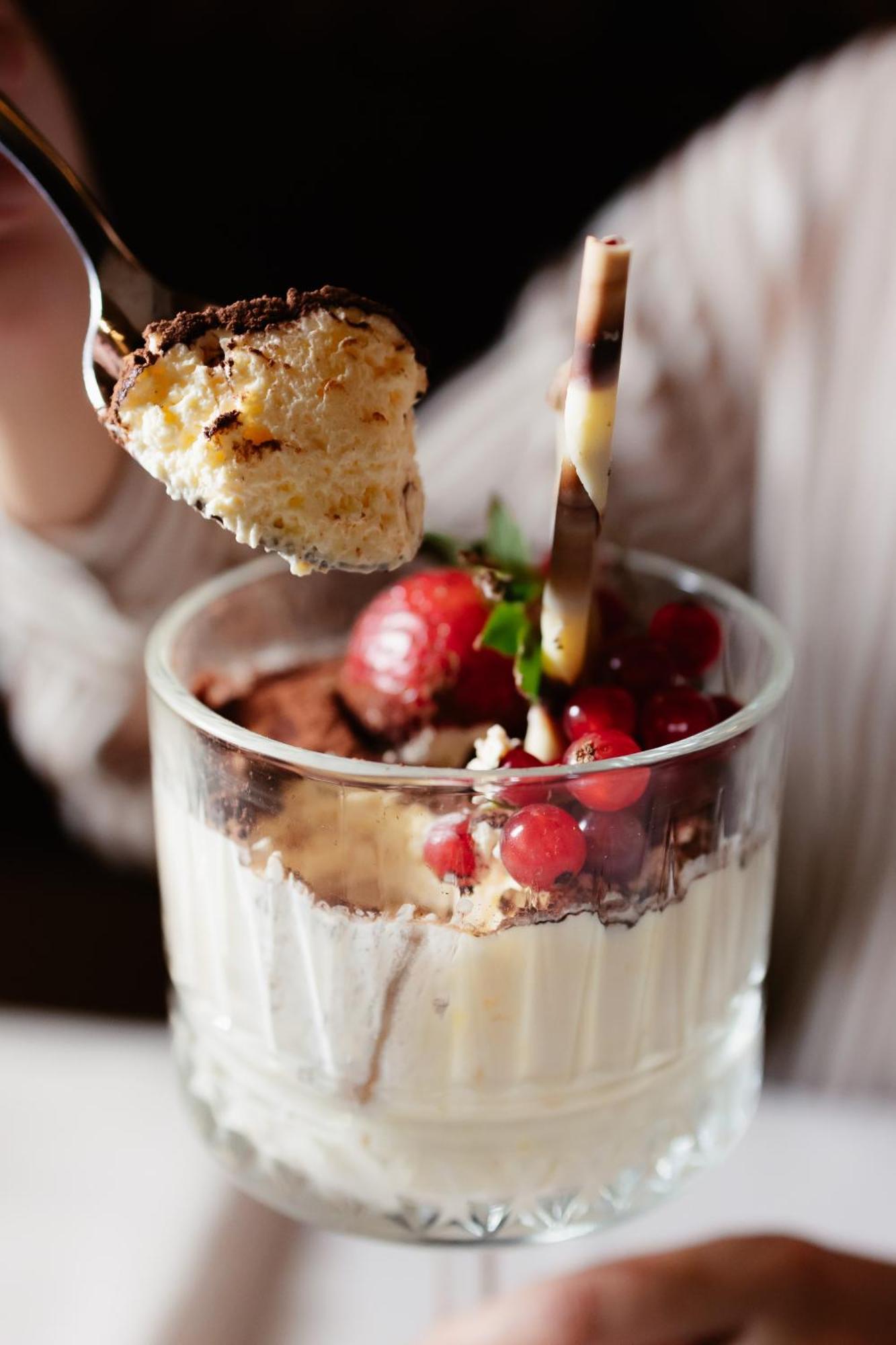 Hotel Platinia Kluż-Napoka Zewnętrze zdjęcie A strawberry parfait