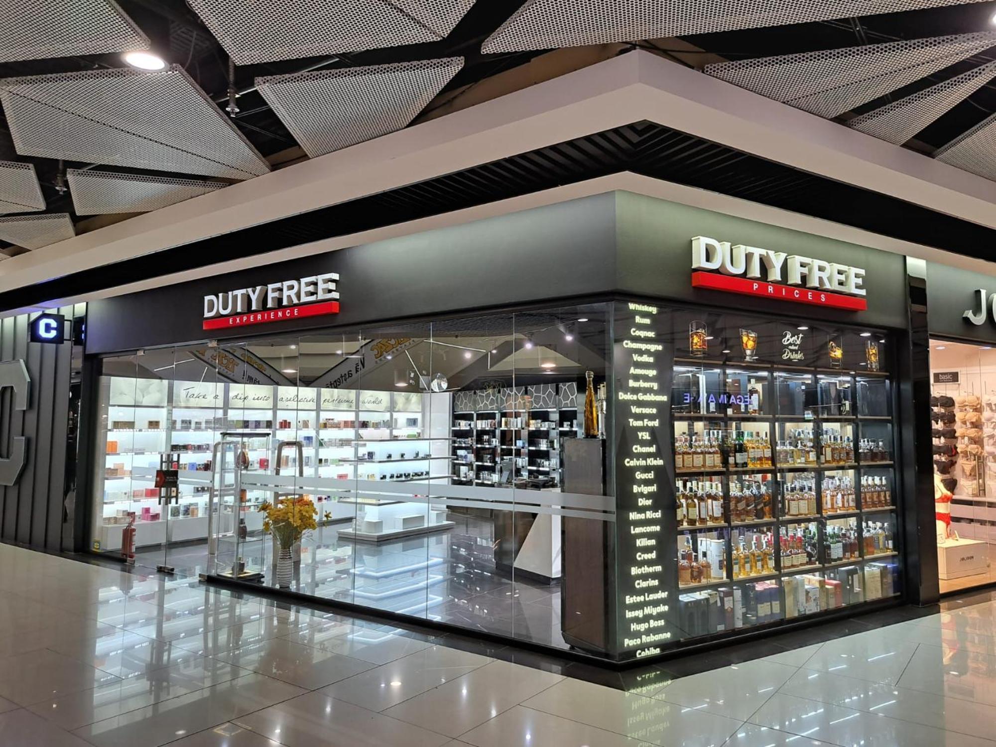 Hotel Platinia Kluż-Napoka Zewnętrze zdjęcie Duty Free at the airport