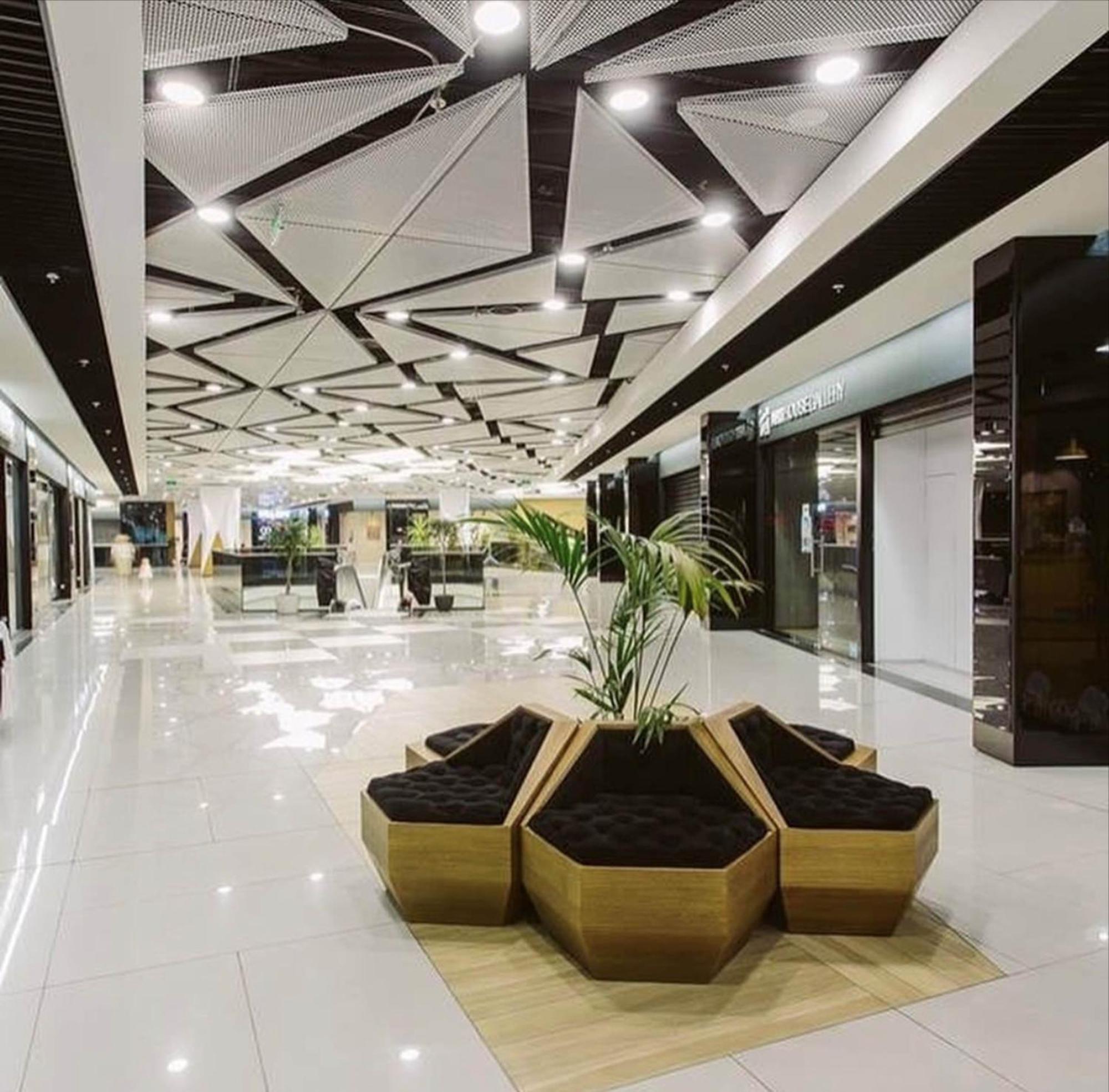 Hotel Platinia Kluż-Napoka Zewnętrze zdjęcie The interior of the mall