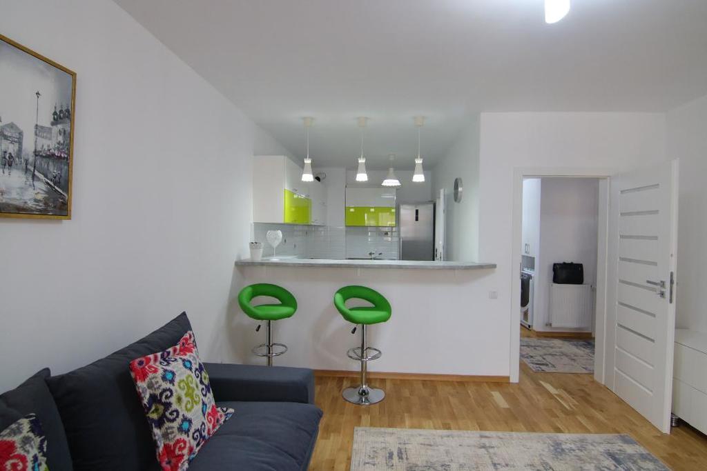 Hotel Platinia Kluż-Napoka Zewnętrze zdjęcie A modern open plan kitchen