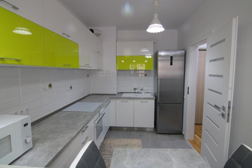 Hotel Platinia Kluż-Napoka Zewnętrze zdjęcie A modern kitchen