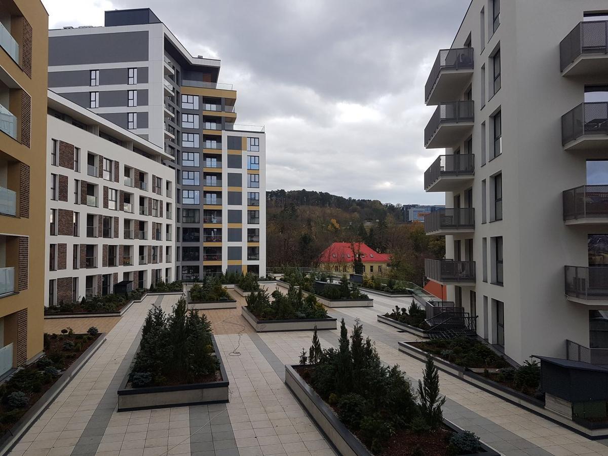 Hotel Platinia Kluż-Napoka Zewnętrze zdjęcie Residential buildings in the village