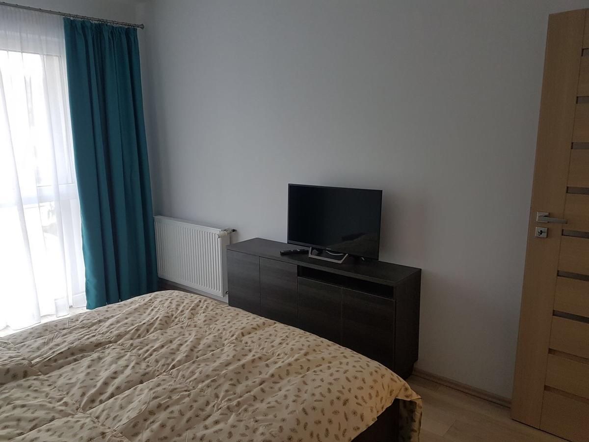 Hotel Platinia Kluż-Napoka Zewnętrze zdjęcie A bedroom with a television
