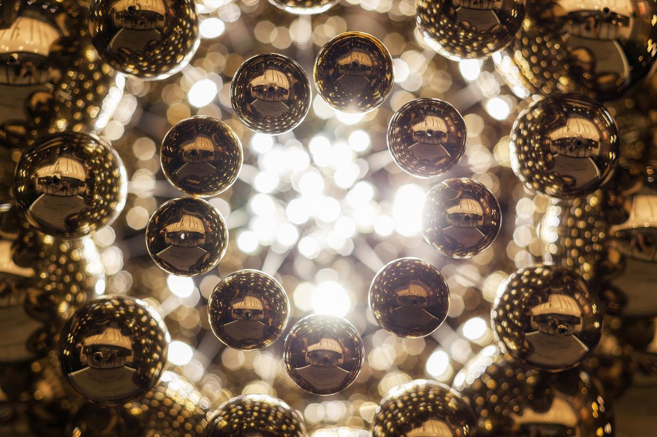 Hotel Platinia Kluż-Napoka Zewnętrze zdjęcie A close-up of a mirror ball