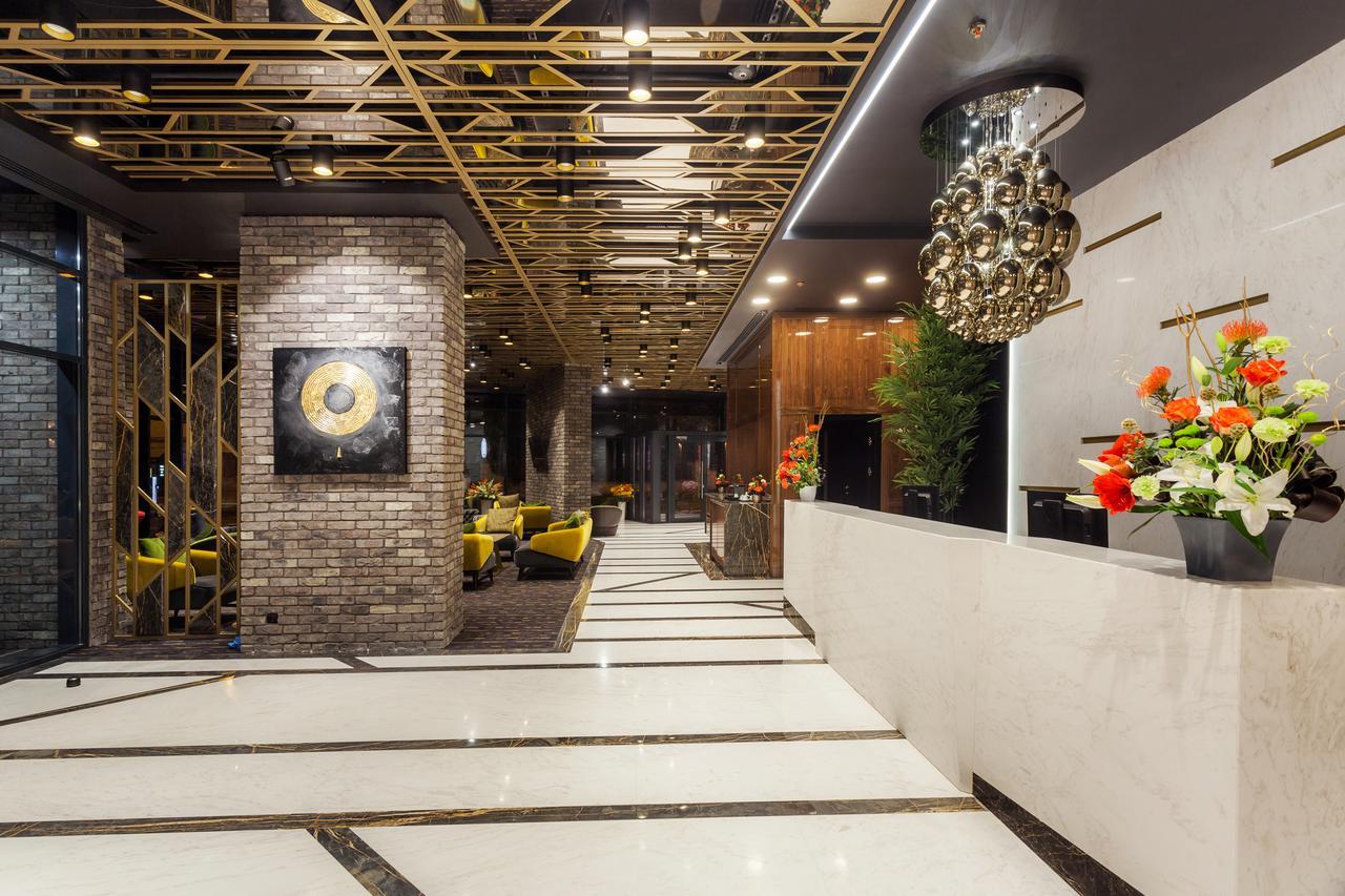 Hotel Platinia Kluż-Napoka Zewnętrze zdjęcie Lobby